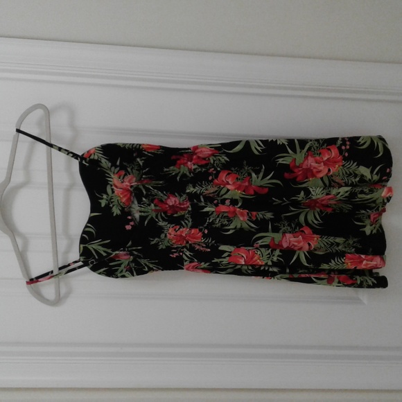 NWOT Tropical Floral Print Smocked Back Dress - Black Size M - Picture 3 of 4